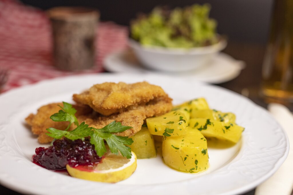ÖEINS Wiener Schnitzel.